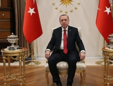 Τουρκία: Προεδρικά διατάγματα αναδιαμορφώνουν αμυντικούς και πολιτικούς θεσμούς